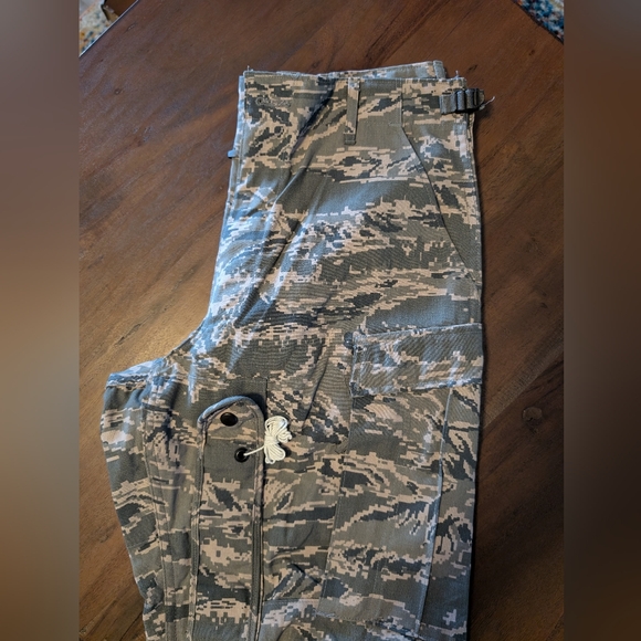 U.S. Air Force Tactical Flight Duty Trouser, Digital Camo - Picture 3 of 11